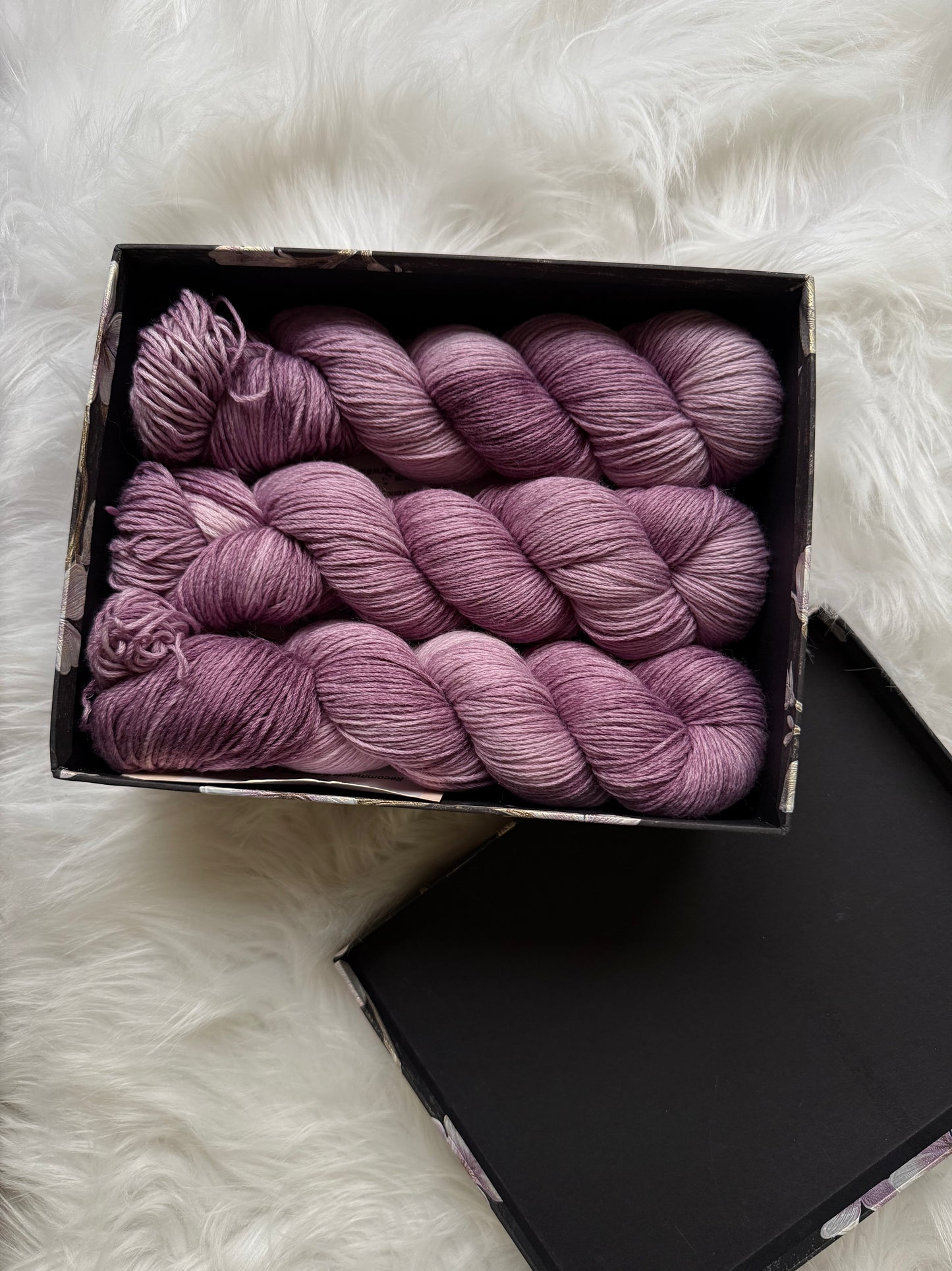 Sock Yarn Fingering Hand Dyed Merino Nylon 100g 420m – Aurora Walk Lavender Haze