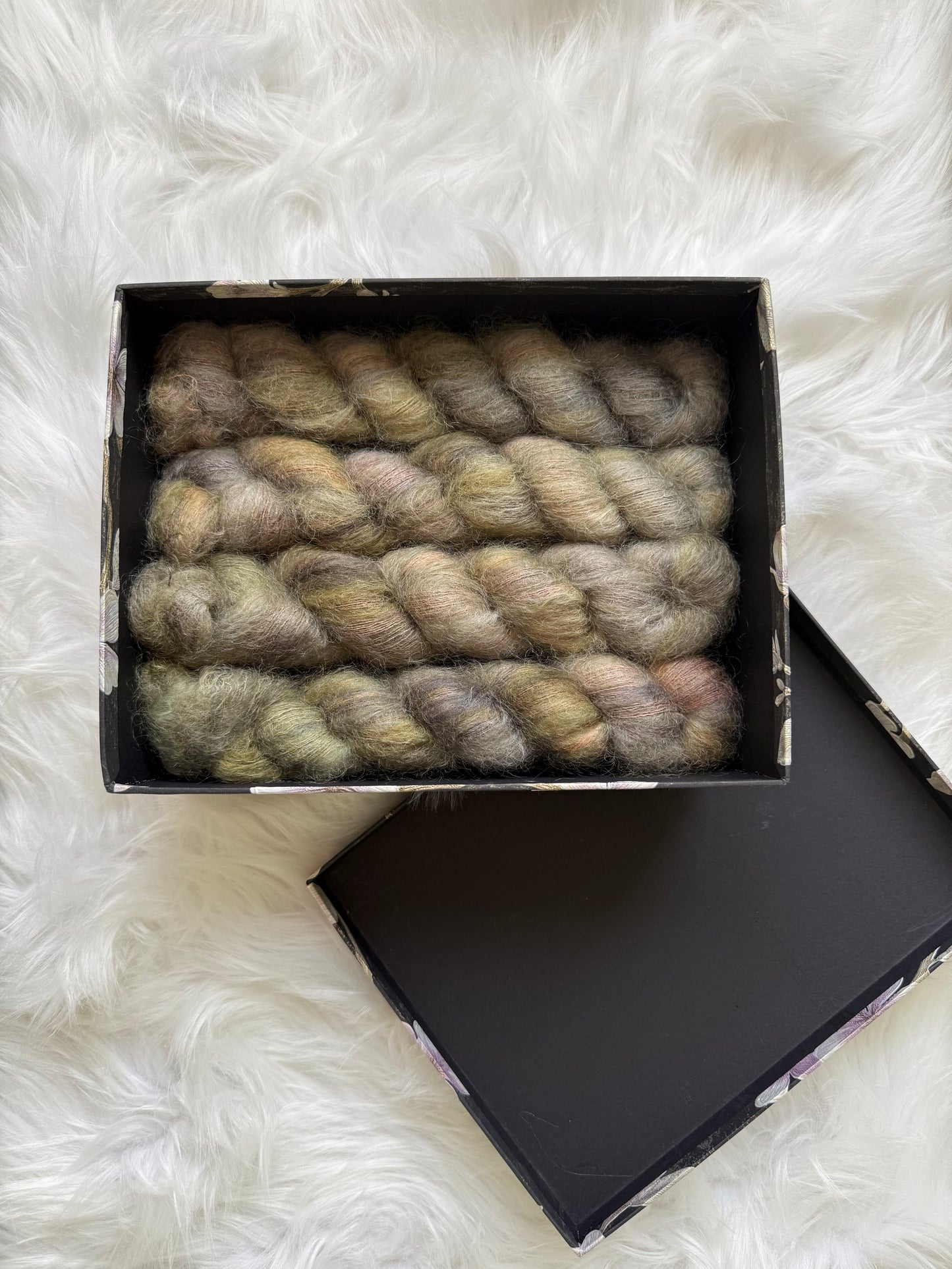 Hand dyed yarn 🌾 Colorway: Forest Echo