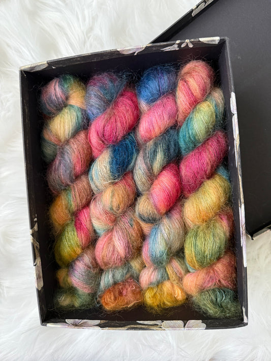 Hand dyed yarn 🌈 Colorway: Dream Reflection
