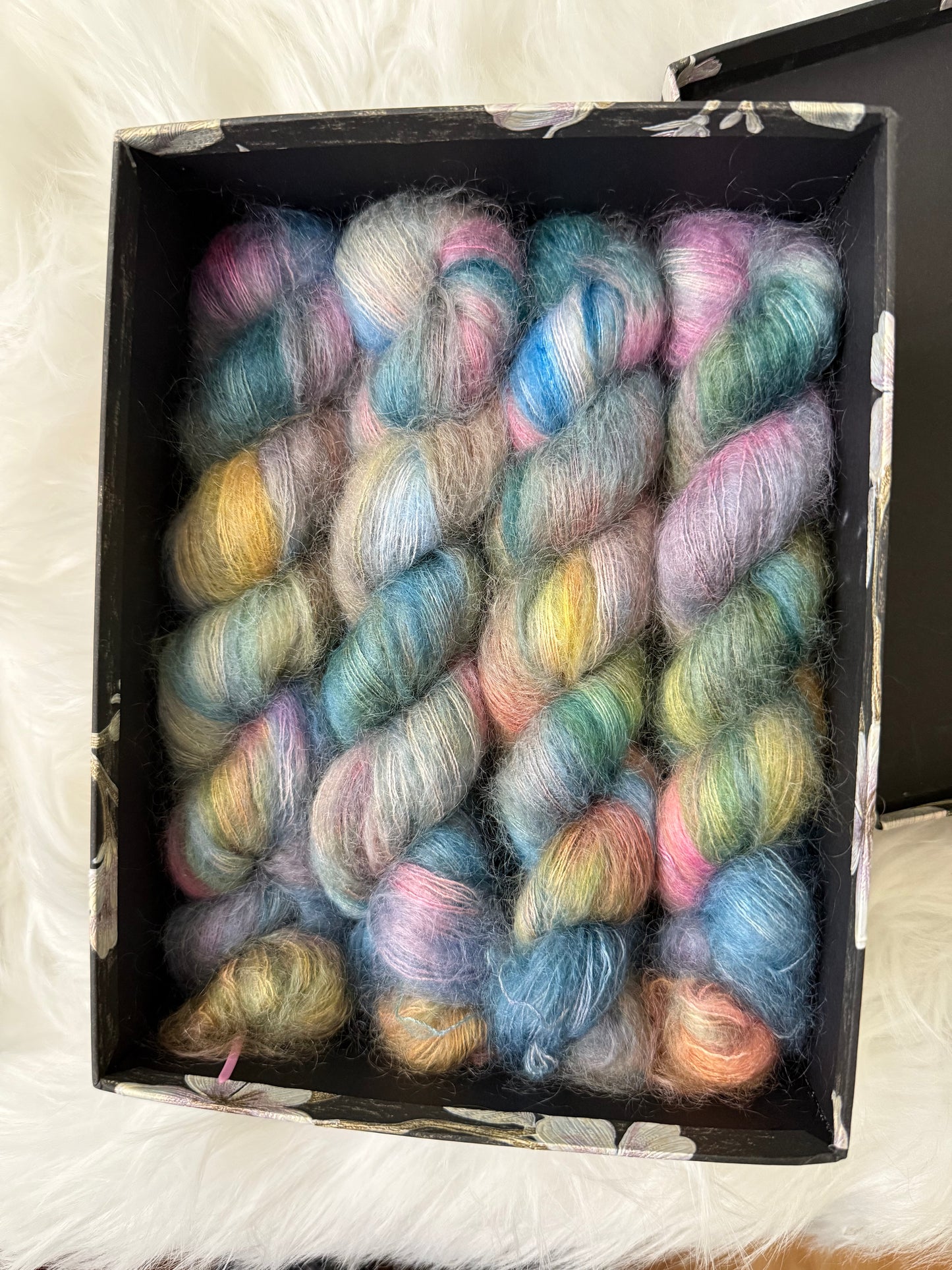 Hand dyed yarn 🌦 Colorway: Sky Memory