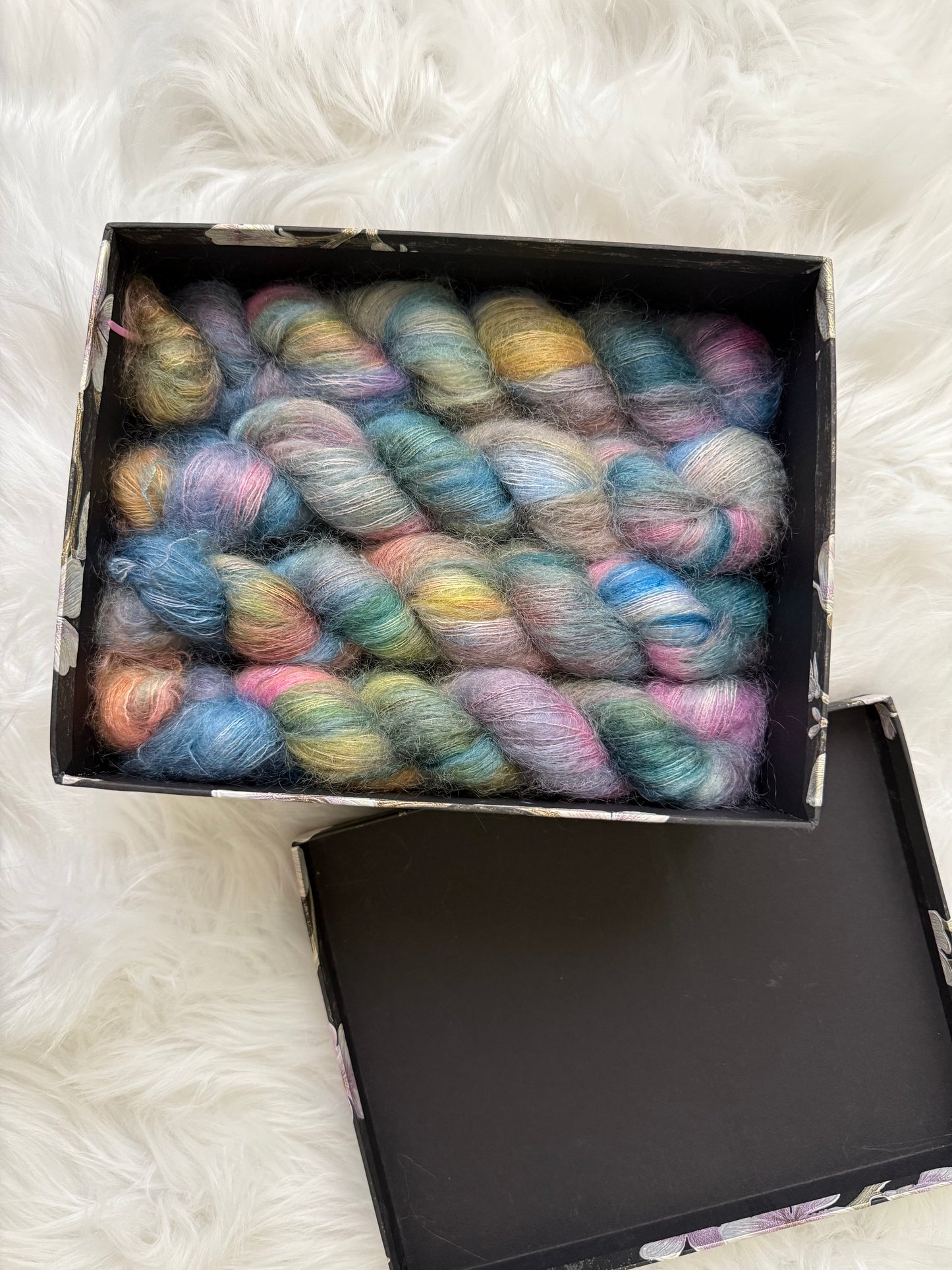 Hand dyed yarn 🌦 Colorway: Sky Memory