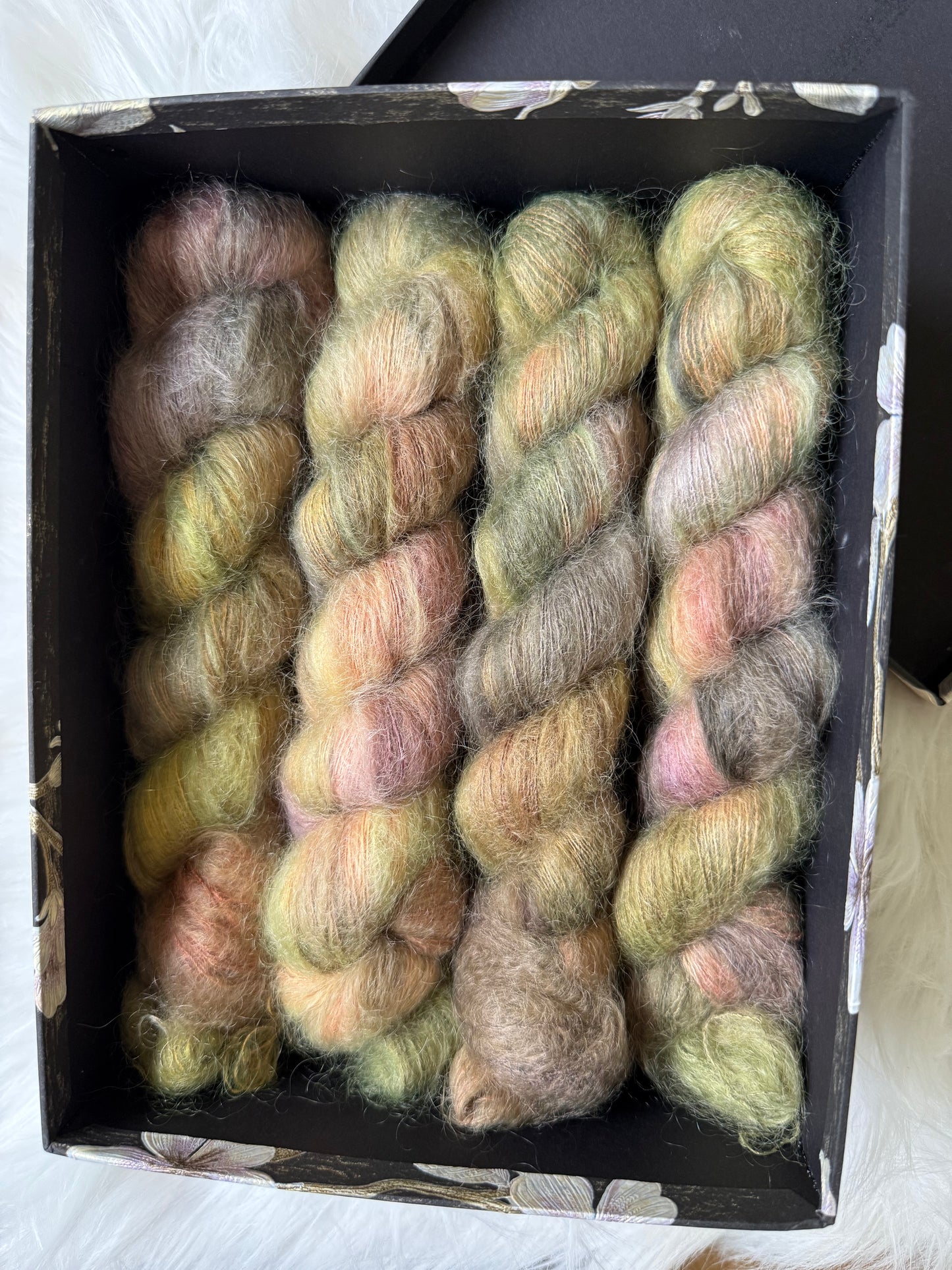 Hand dyed yarn 🌤 Colorway: Gentle Dawn