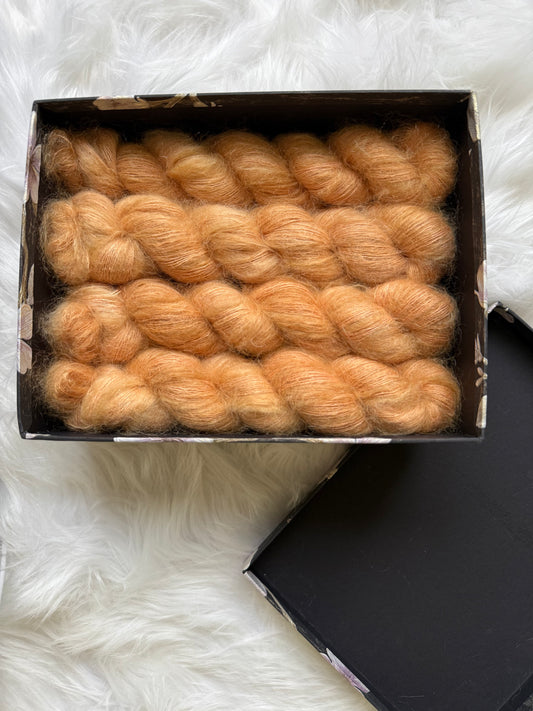 Hand dyed yarn 🍯 Colorway: Golden Haze