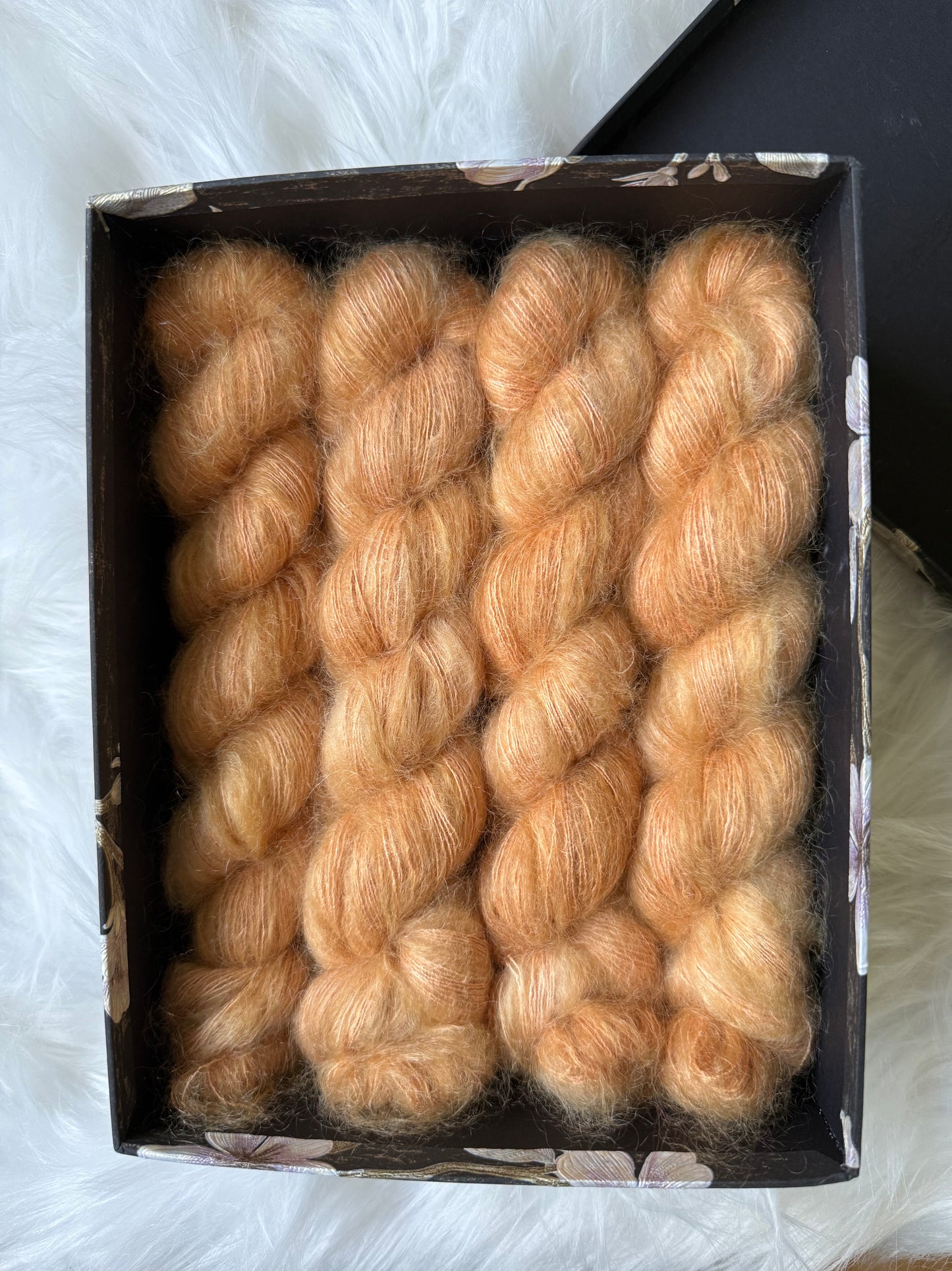 Hand dyed yarn 🍯 Colorway: Golden Haze