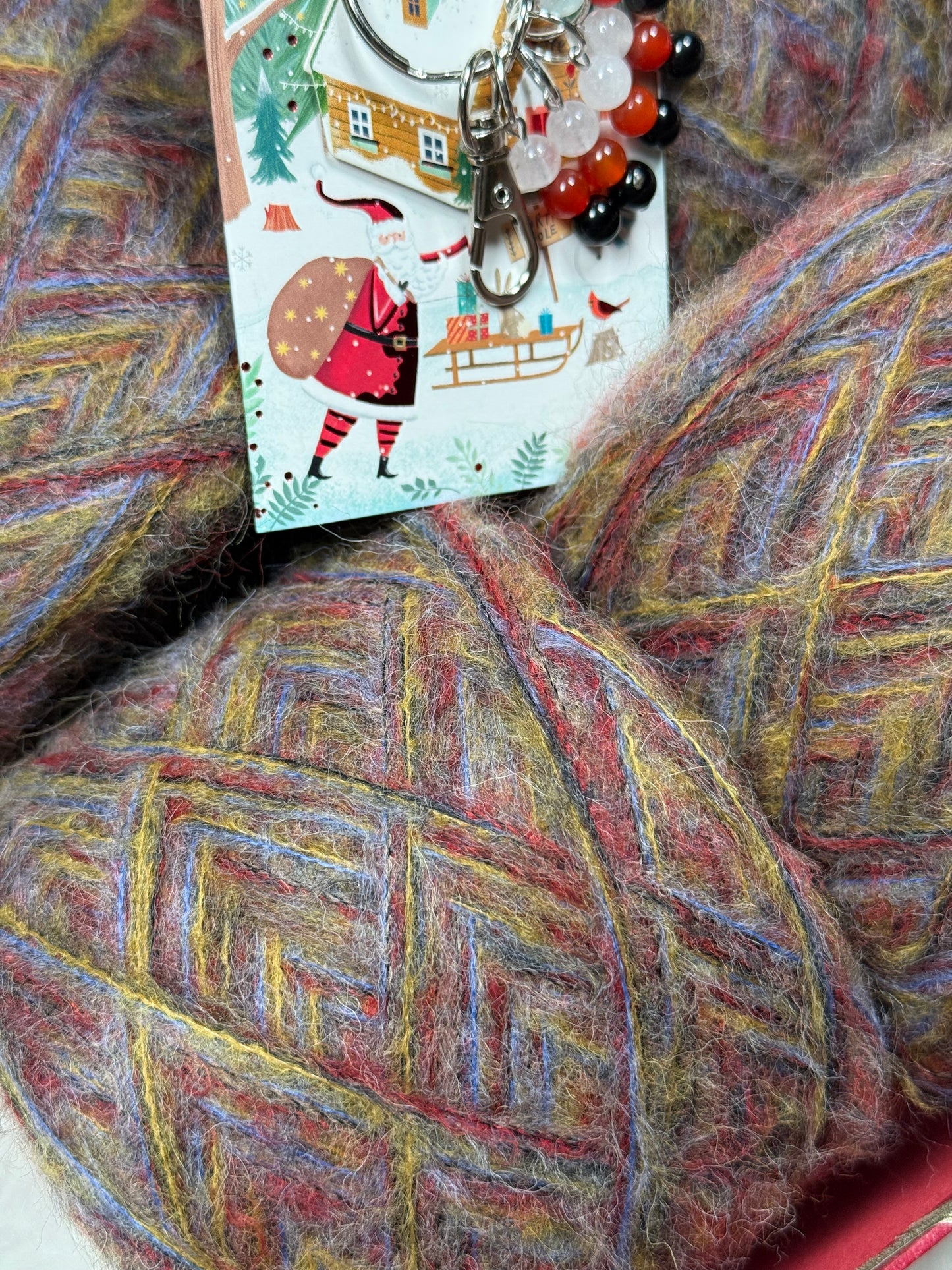 Golden Winter Tale — Limited Gift Box

(4 skeins + handmade stitch markers)